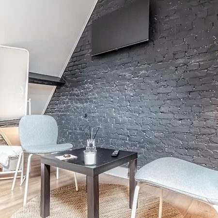 Apartment Lovely & Comfortable At Heart Of