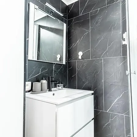Lovely & Comfortable At Heart Of Apartment *