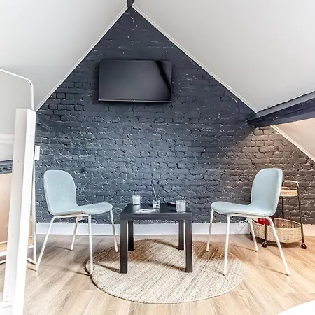 Apartment Lovely & Comfortable At Heart Of *