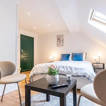 Lovely & Comfortable At Heart Of Apartment *