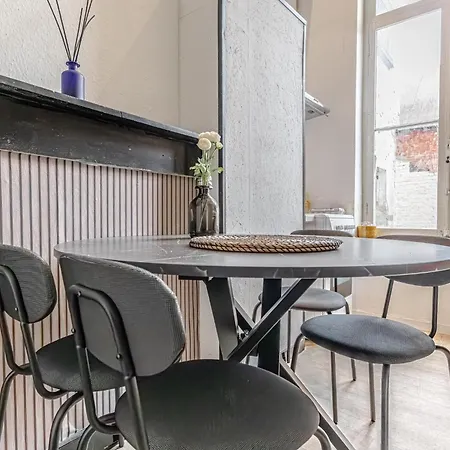 Apartment Lovely & Comfortable At Heart Of