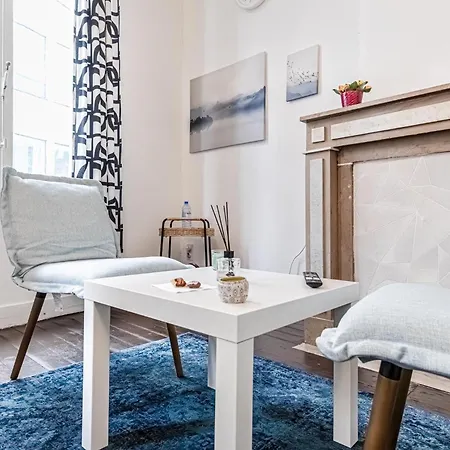 Lovely & Comfortable At Heart Of Apartment *