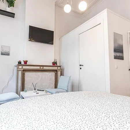 Apartment Lovely & Comfortable At Heart Of *